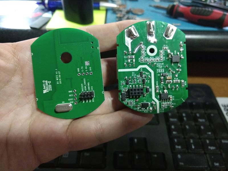 File:Sonoff D1-between the boards.jpg
